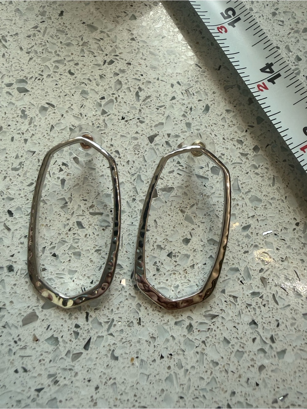 Kendra Scott Hammered Open Oval Hoop Earrings in Silver